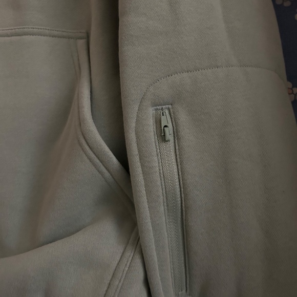 Comfrt Airplane Mode Hoodie Aloe Size Medium New - Picture 5 of 6